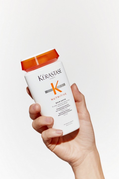 KER NUTRITIVE 2023 BAIN SATIN PRODUCT IN HANDS 03474637154912