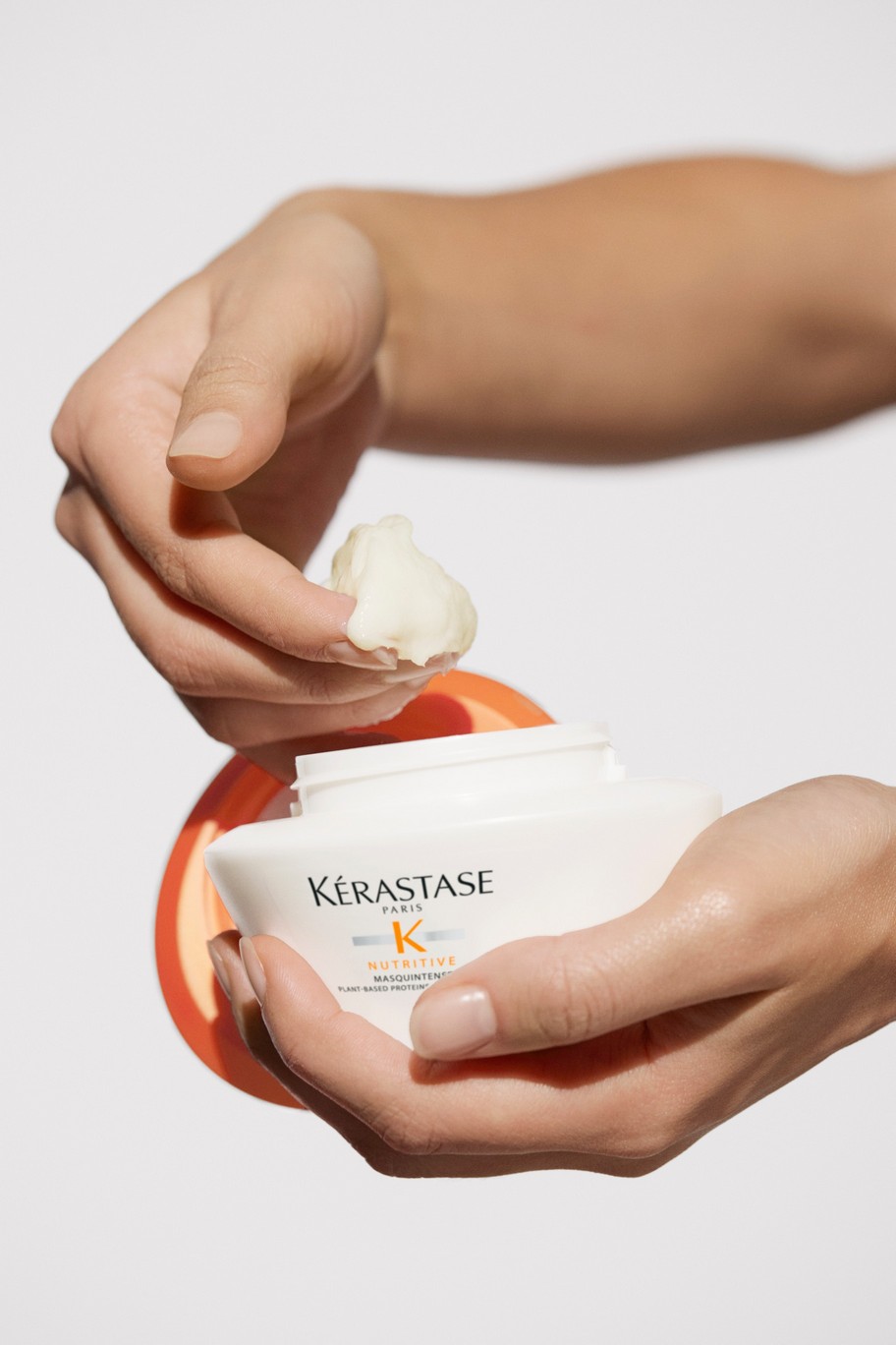 KER NUTRITIVE 2023 MASQUINTENSE PRODUCT IN HANDS 03474637154967