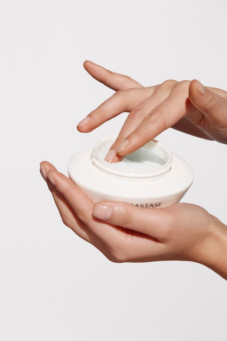 KER NUTRITIVE 2023 MASQUINTENSE RICHE PRODUCT IN HANDS 03474637155001