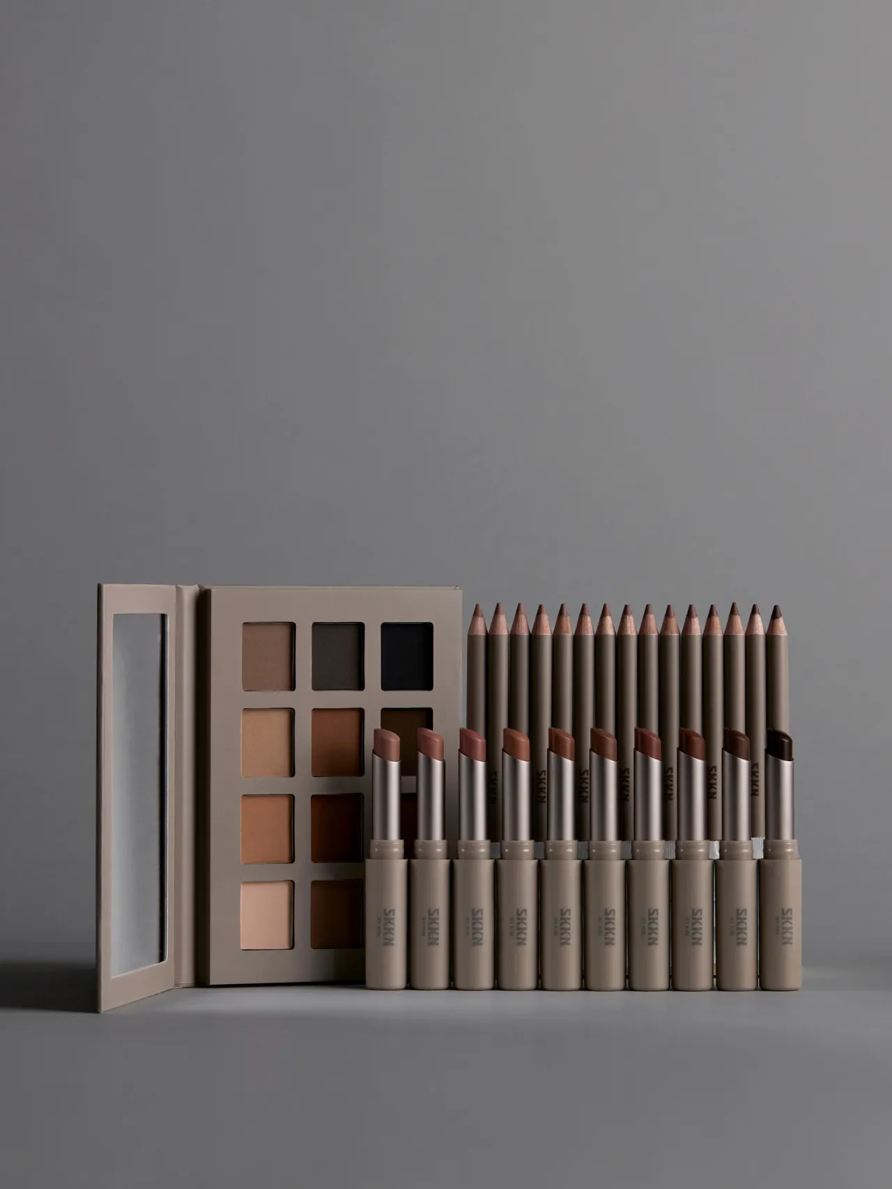 KKC 24 STILL LIFE LIP COLOR GROUP 0094 K 1b2b95