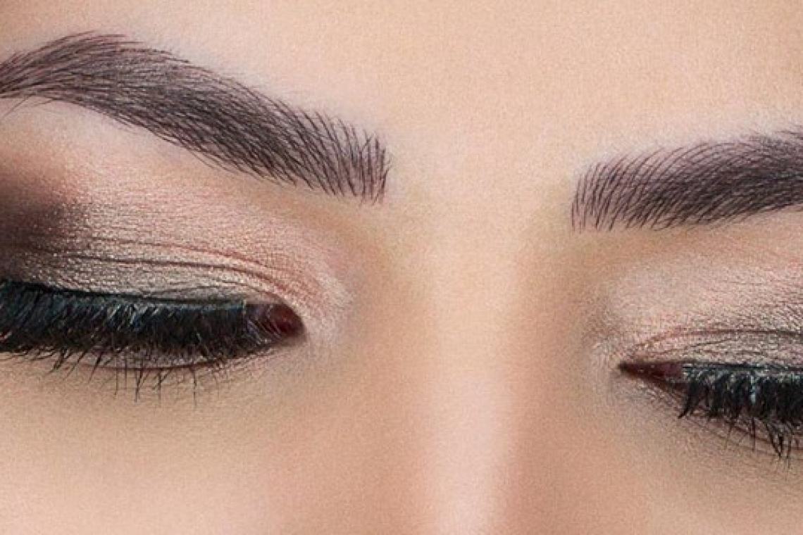 Microblading eyebrows: Ημιμόνιμης διάρκειας σχεδιασμός φρυδιών
