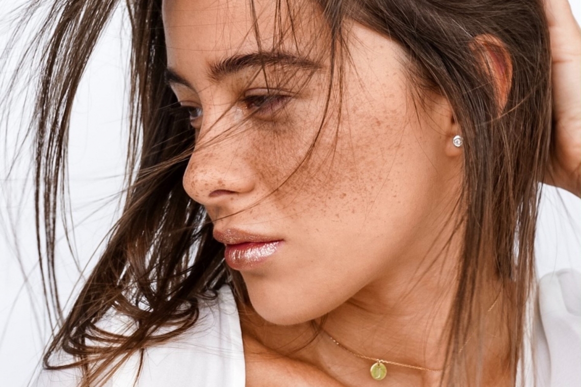 Me Line: Η μόνη μάρκα που ειδικεύεται σε θεραπείες για υπερχρωματισμό