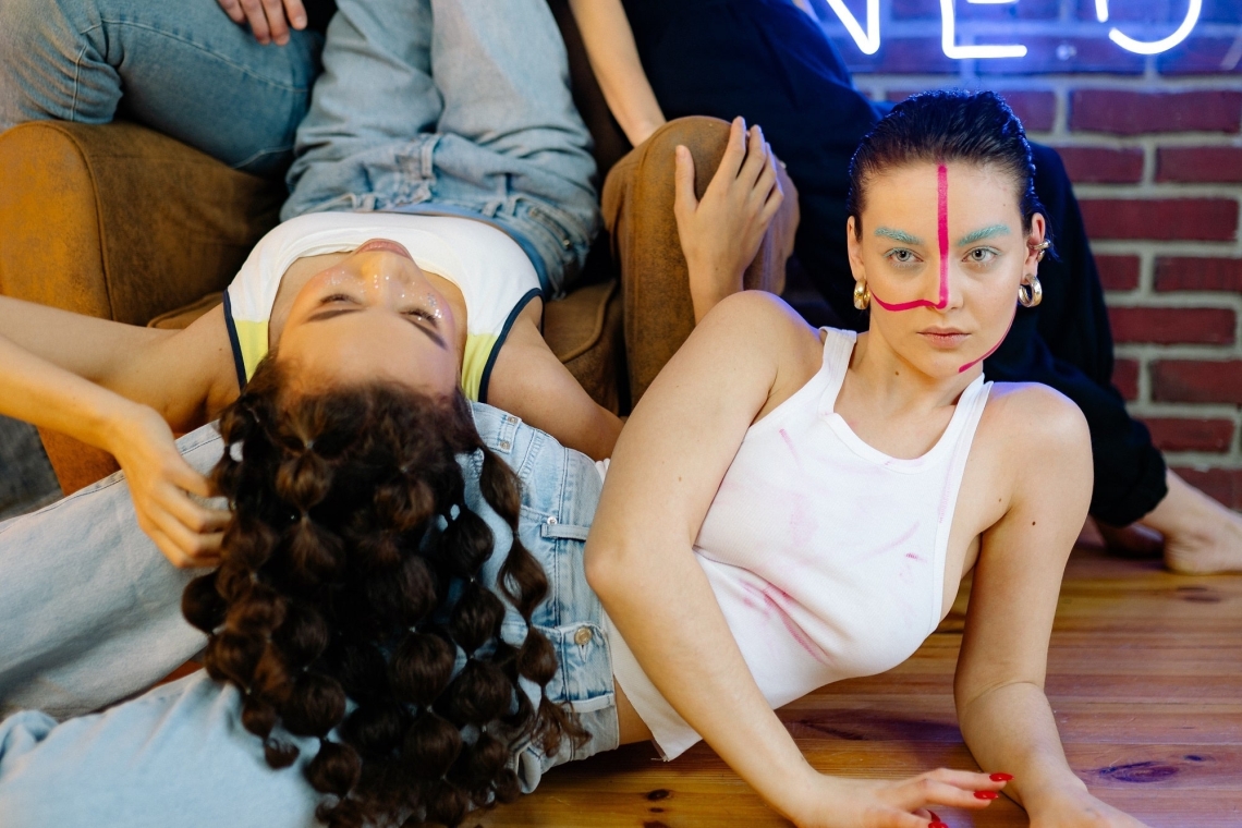 Τάσεις Φρυδιών: Gen Z vs Millennial Brows