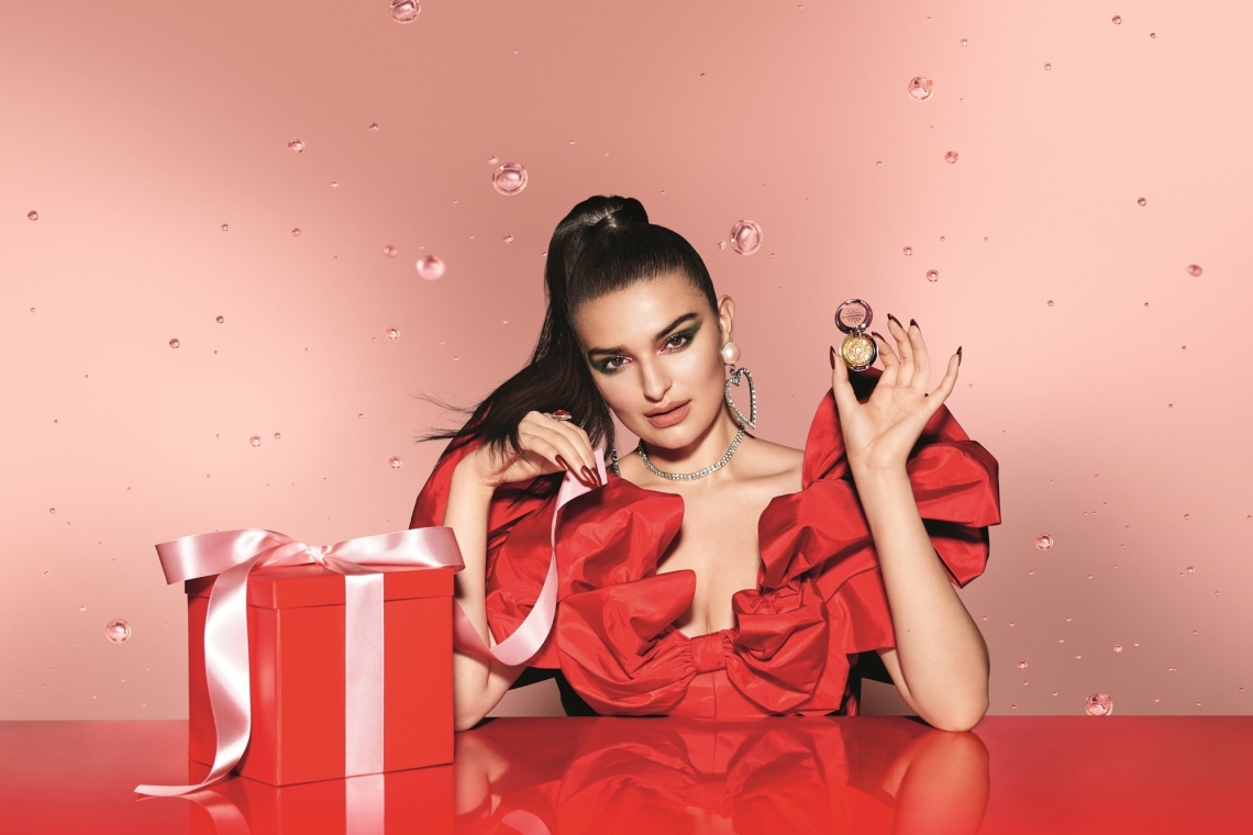 Η MAC Cosmetics λανσάρει την εορταστική συλλογή Bubbles &amp; Bows