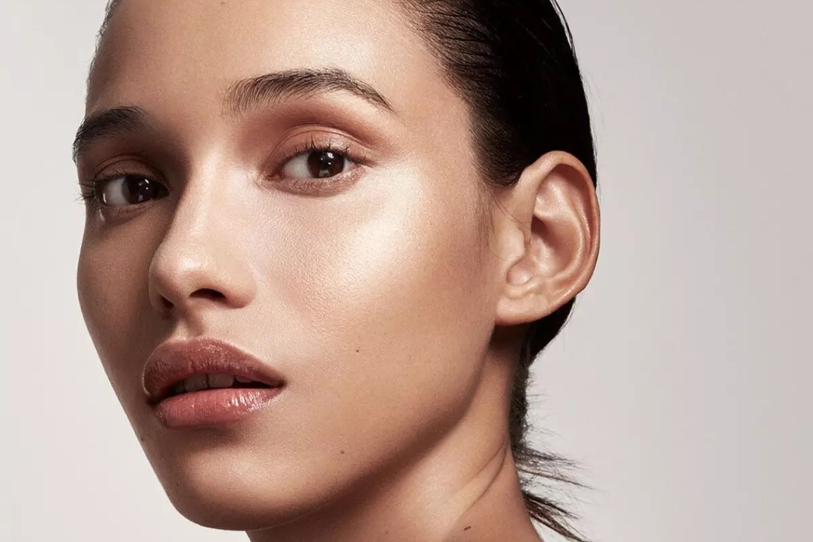 GEODERM highlighter: Το προϊόν που θα λάμψει αυτές τις γιορτές