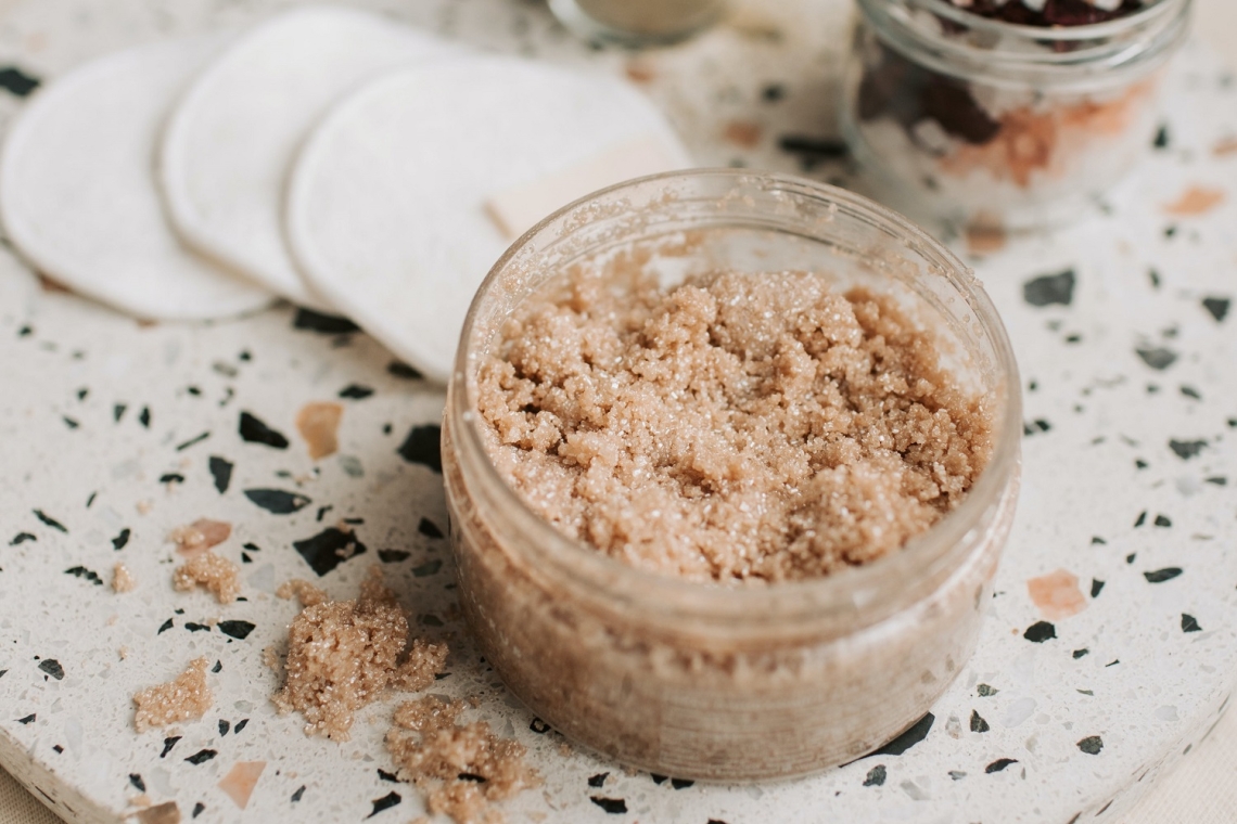 Γιατί είναι απαραίτητο να χρησιμοποιούμε scrub σώματος το χειμώνα;