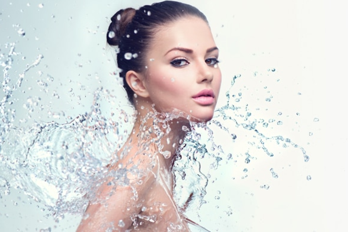 AQUA PEELING HYDRAFACIAL: Τι πρέπει να ξέρεις πριν δοκιμάσεις τον καθαρισμό προσώπου με νερό