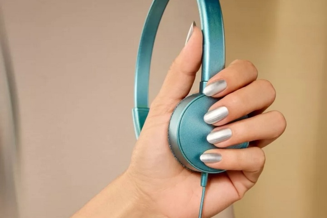 Η OPI βρίσκεται στην κορυφή με τη σειρά Metallic Mega Mix, συνδυάζοντας τις τάσεις χρωμάτων, εφέ και μουσικής για το φθινόπωρο 2024