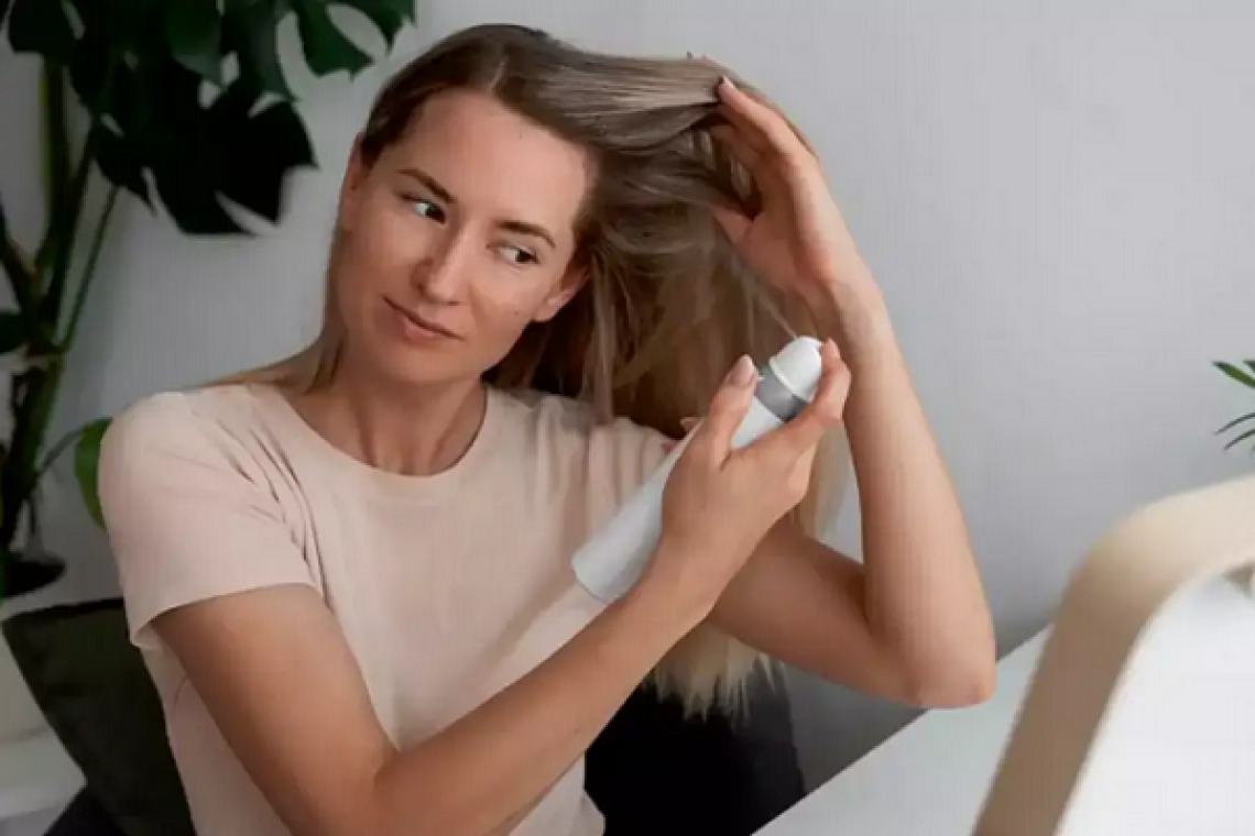 Dry Shampoo: Το μυστικό για απόλυτα καθαρά μαλλιά