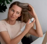 Dry Shampoo: Το μυστικό για απόλυτα καθαρά μαλλιά